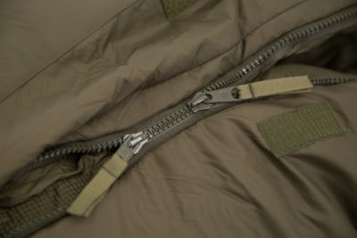 9748_defence6_olive_10 CARINTHIA Slaapzak Defence 6 Detail