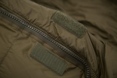9767_xp-down-1000_olive_09 CARINTHIA Slaapzak XP Down 1000 Detail